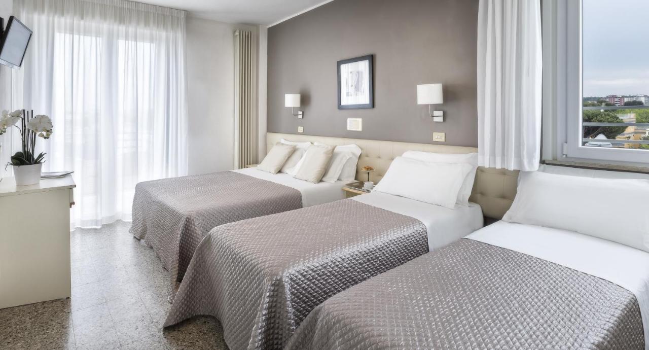 Hotel Carignano Riccione Exterior photo
