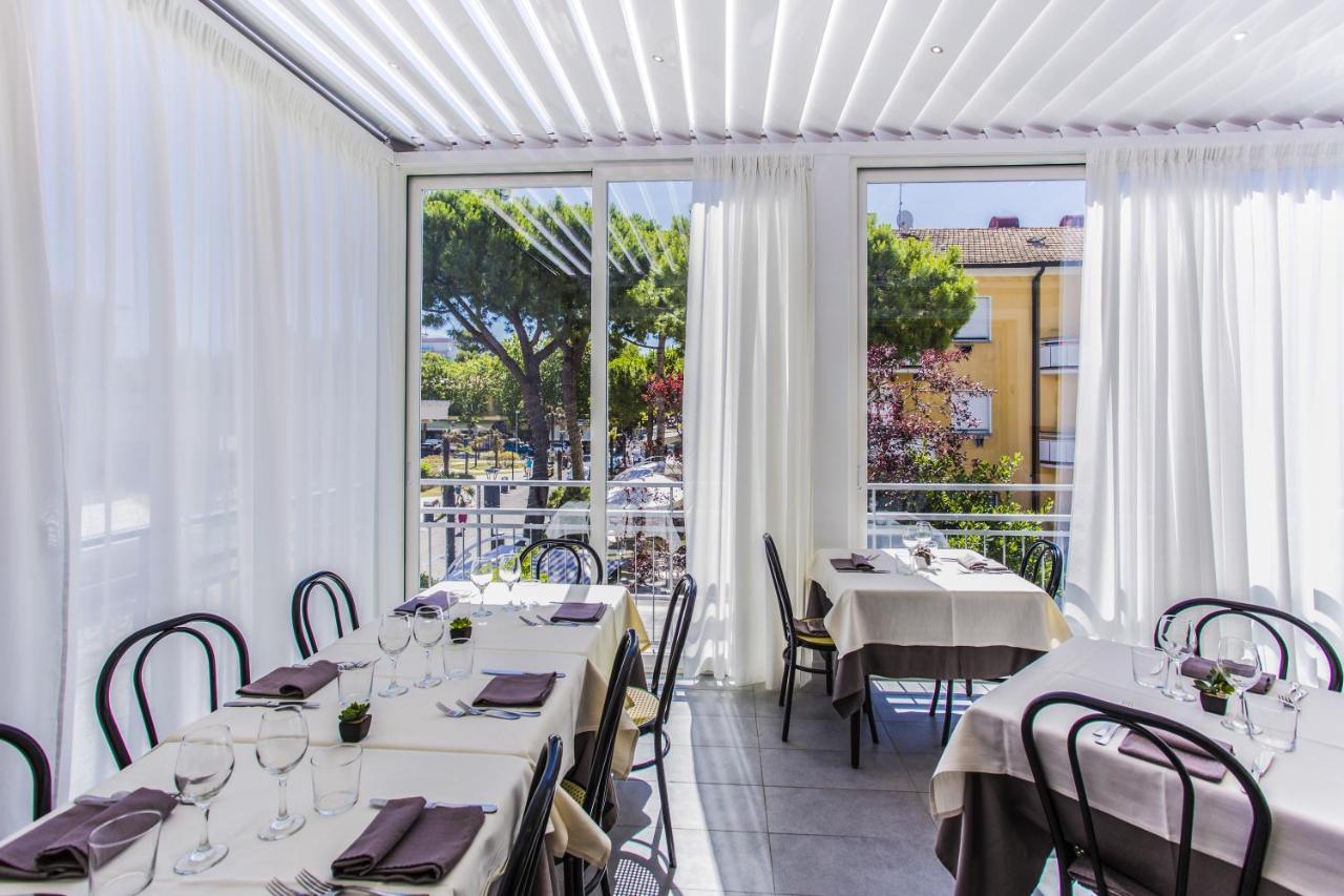Hotel Carignano Riccione Exterior photo